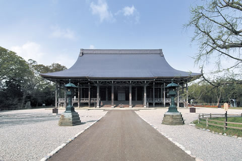 重要文化財　勝興寺（亜鉛板一文字葺）